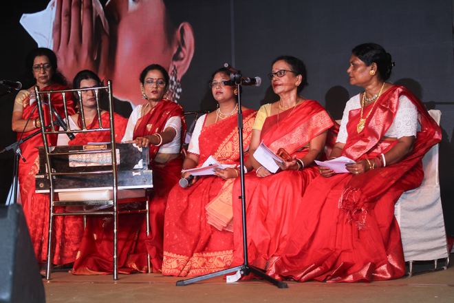 Cultural evening performers on stage